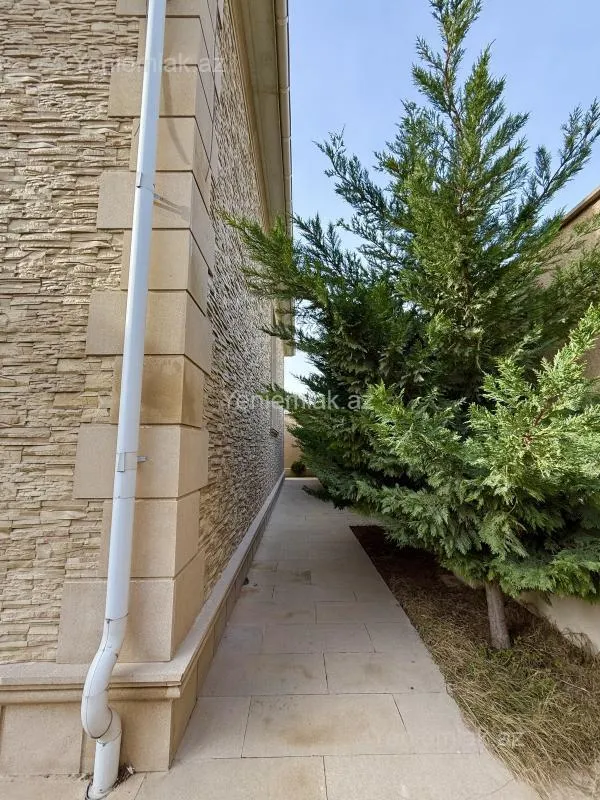 Satılır 10 otaqlı həyət evi 690 m²