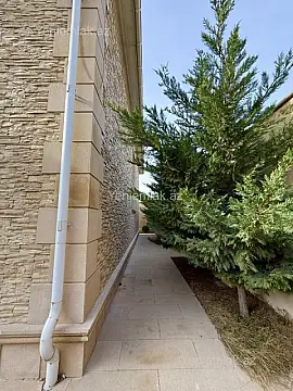 Satılır 10 otaqlı həyət evi 690 m²