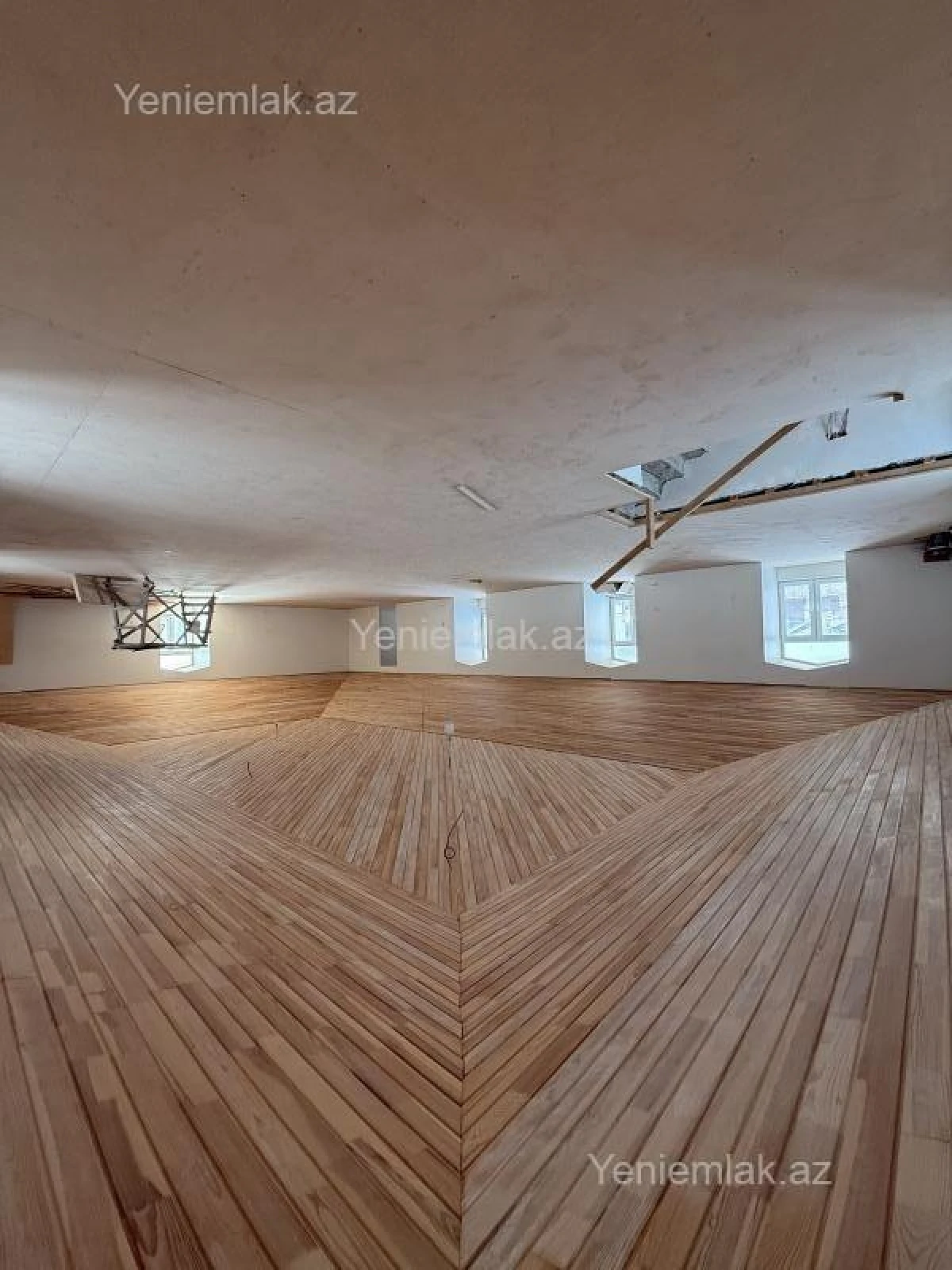 Satılır 10 otaqlı həyət evi 690 m²