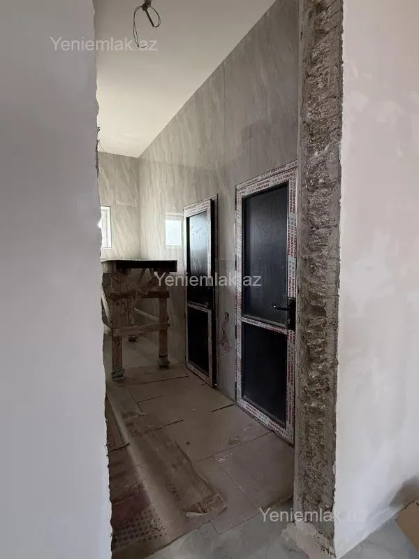 Satılır 10 otaqlı həyət evi 690 m²