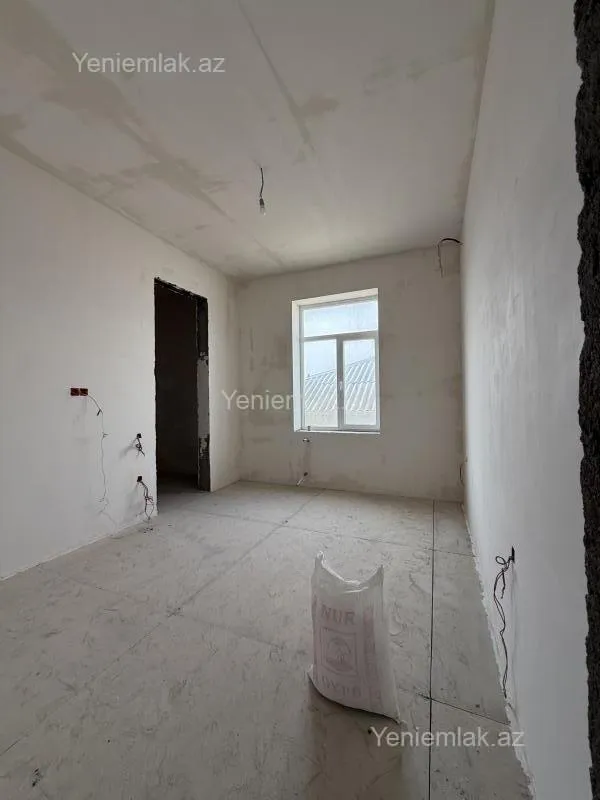 Satılır 10 otaqlı həyət evi 690 m²