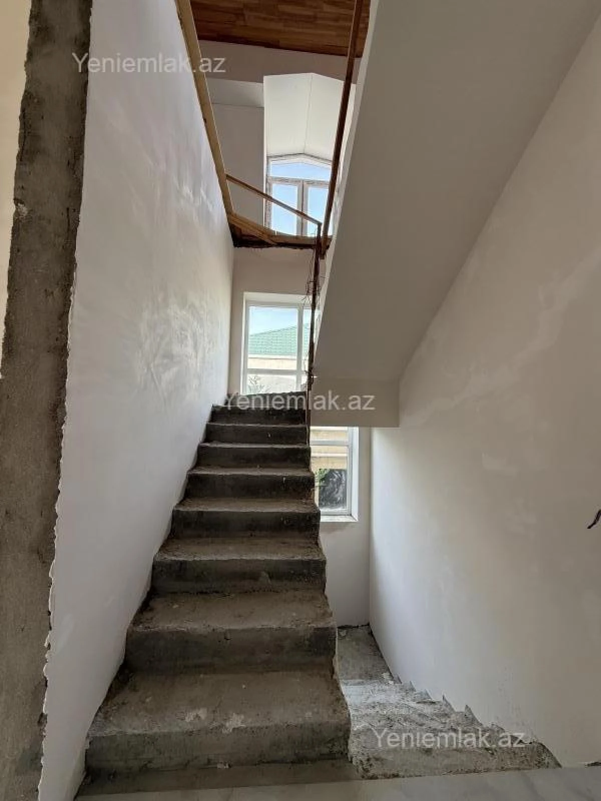 Satılır 10 otaqlı həyət evi 690 m²