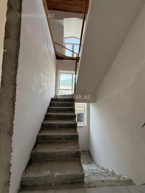 Satılır 10 otaqlı həyət evi 690 m²