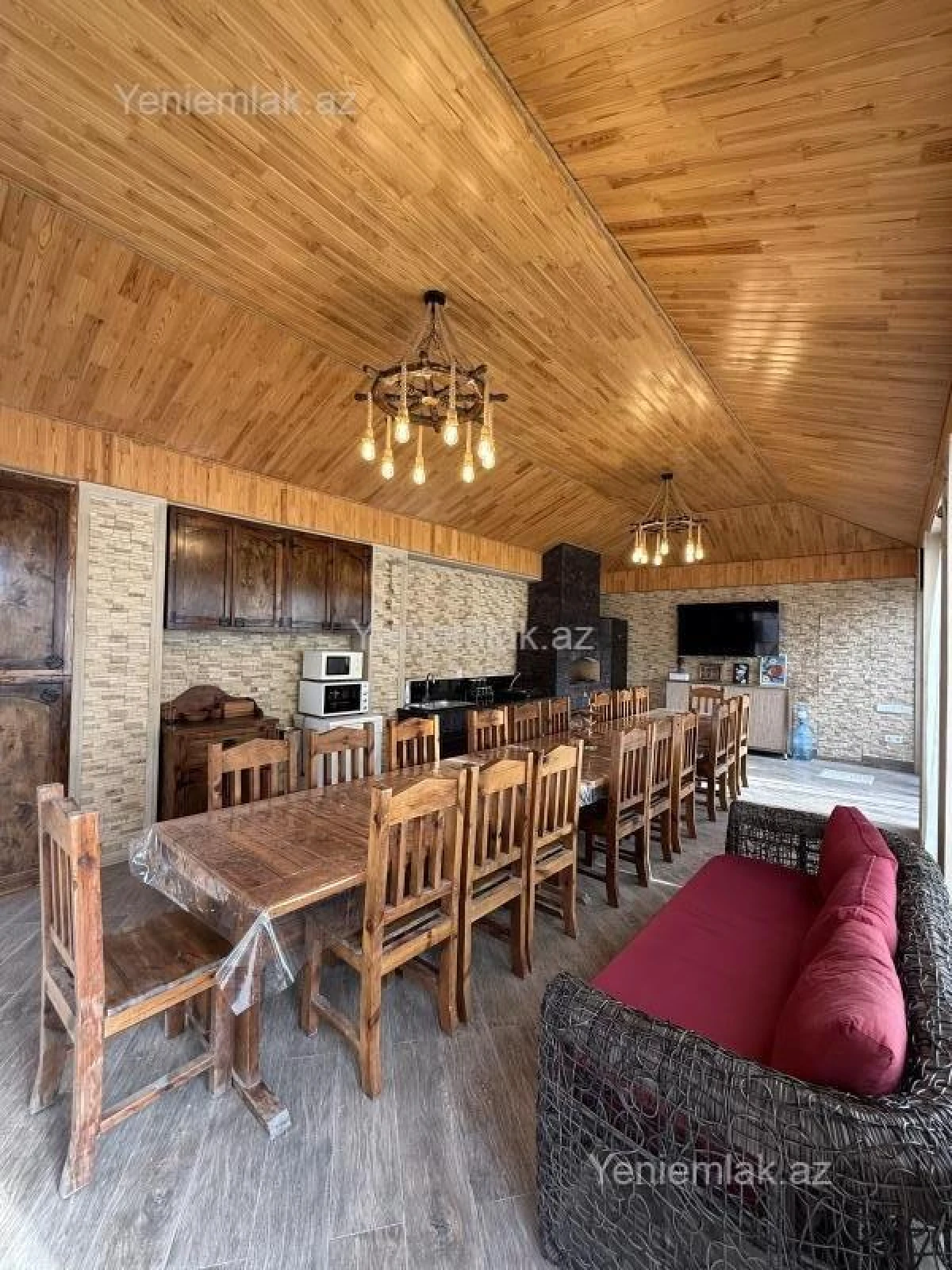 Satılır 10 otaqlı həyət evi 690 m²