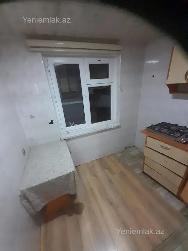 Satılır 1 otaqlı köhnə tikili 32 m²
