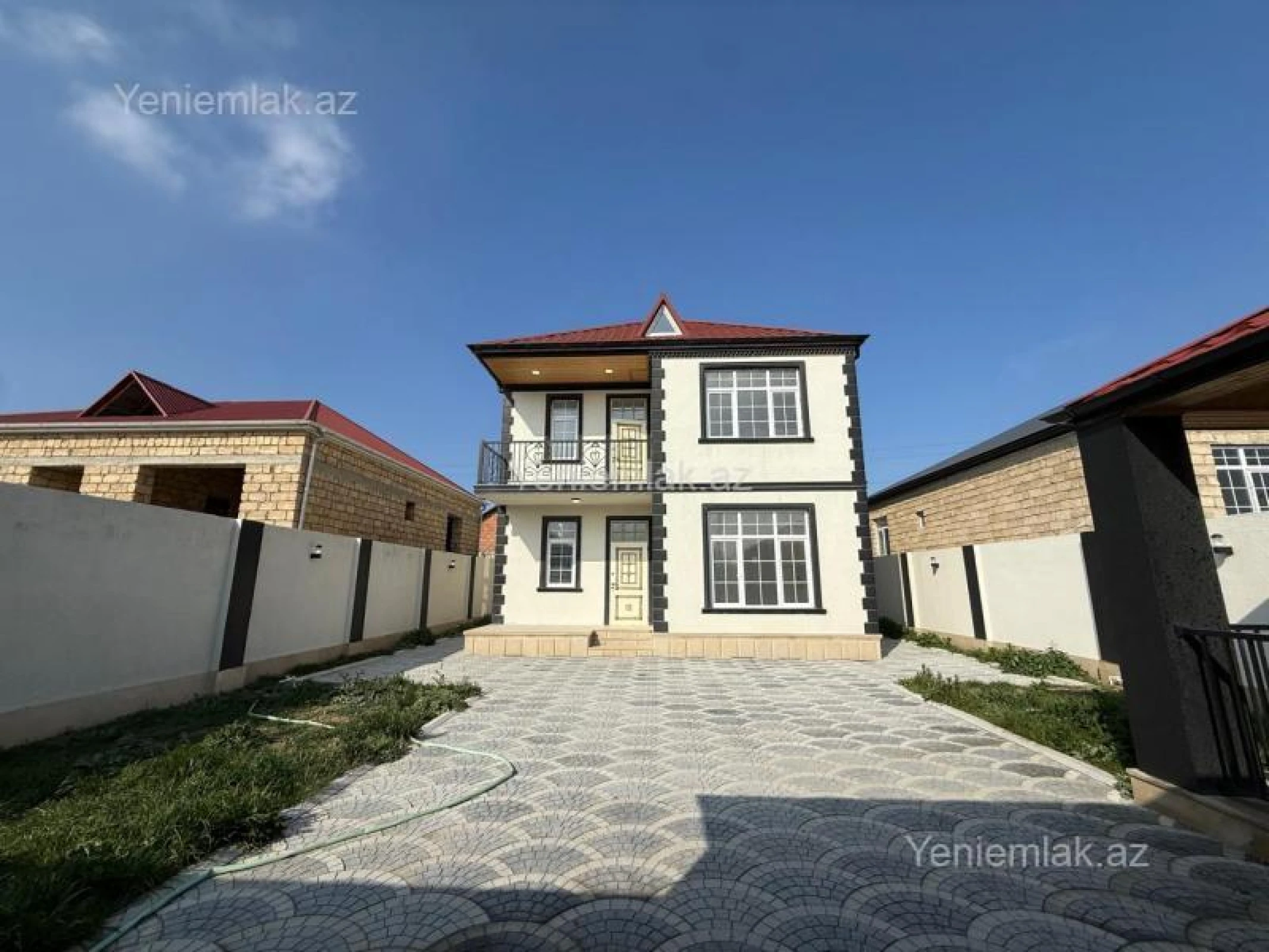 Satılır 5 otaqlı həyət evi 180 m²