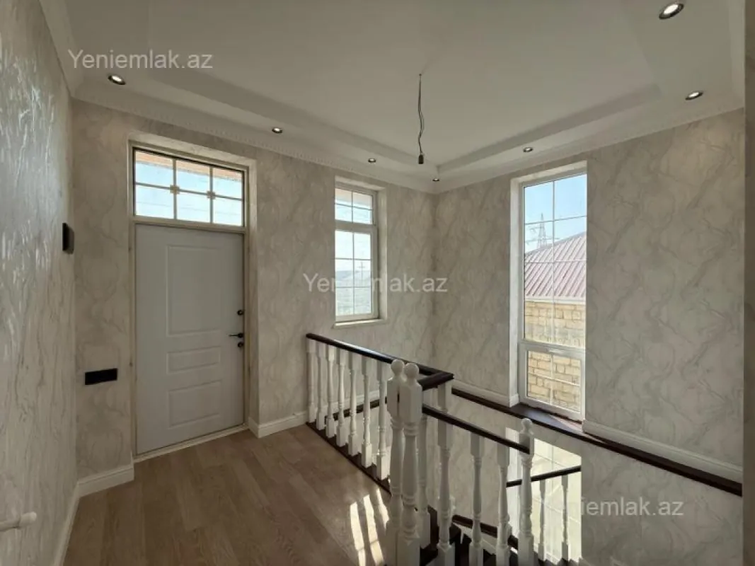 Satılır 5 otaqlı həyət evi 180 m²