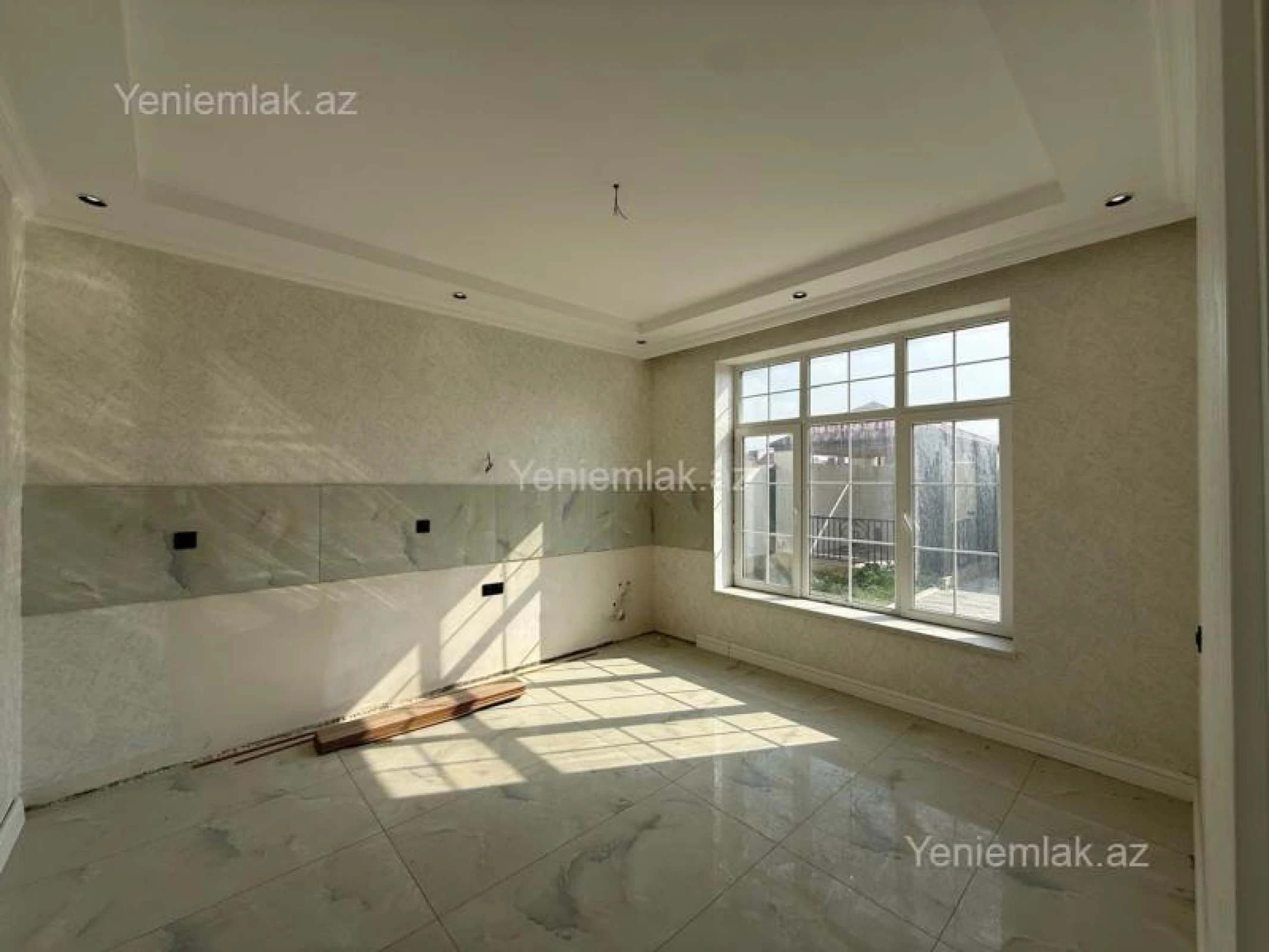 Satılır 5 otaqlı həyət evi 180 m²