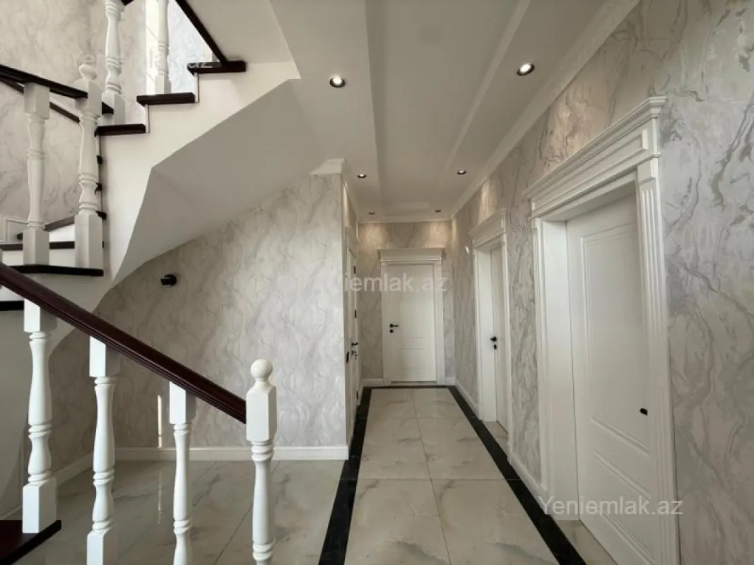 Satılır 5 otaqlı həyət evi 180 m²