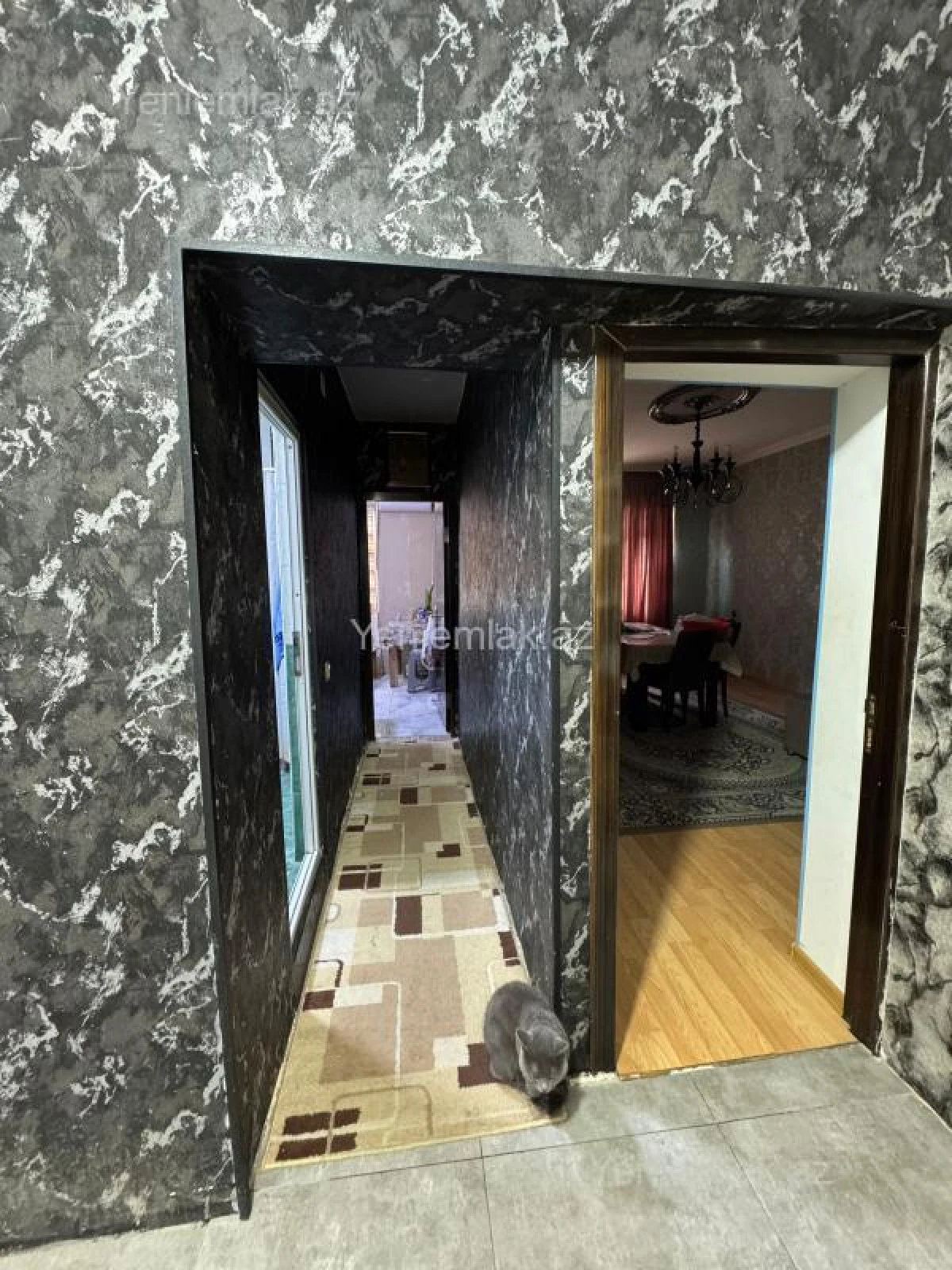 Satılır 2 otaqlı köhnə tikili 55 m²
