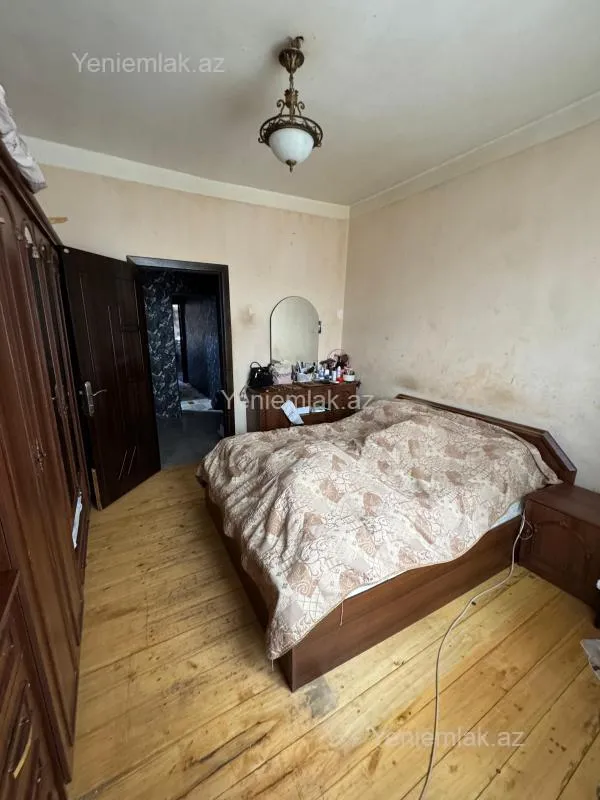 Satılır 2 otaqlı köhnə tikili 55 m²