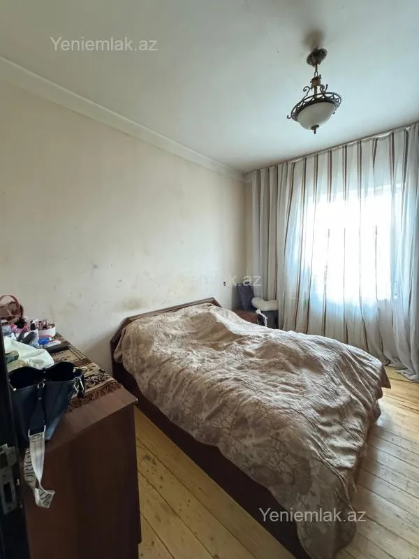 Satılır 2 otaqlı köhnə tikili 55 m²