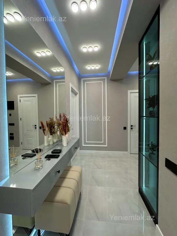 Satılır 3 otaqlı yeni tikili 105 m²