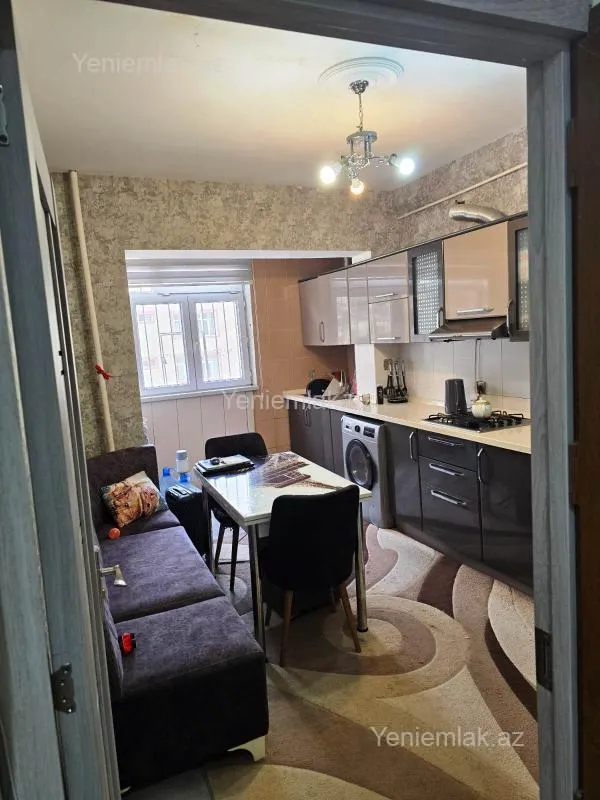 Satılır 2 otaqlı köhnə tikili 60 m²