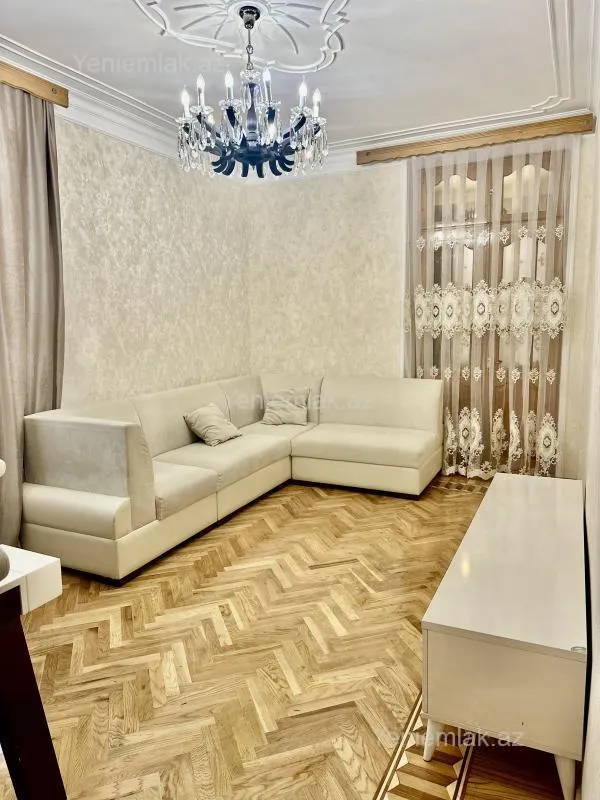 Satılır 2 otaqlı köhnə tikili 52 m²