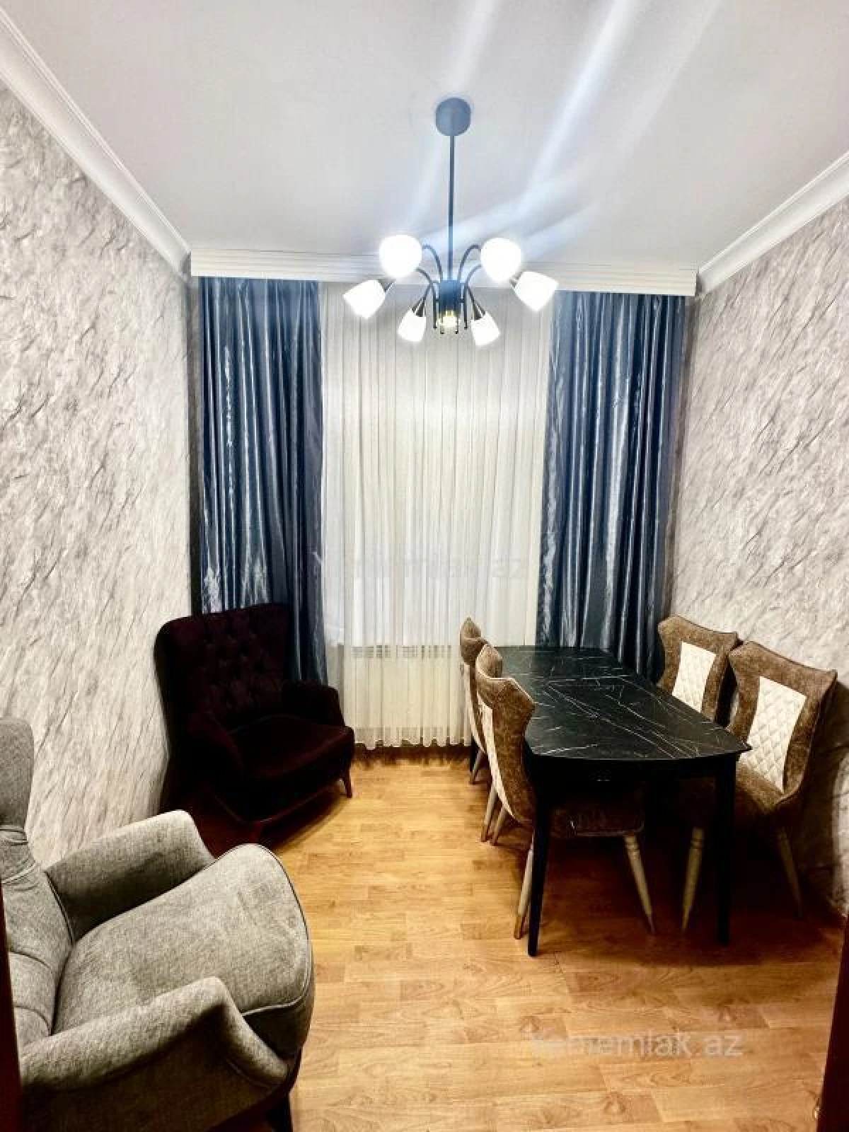 Satılır 2 otaqlı köhnə tikili 52 m²
