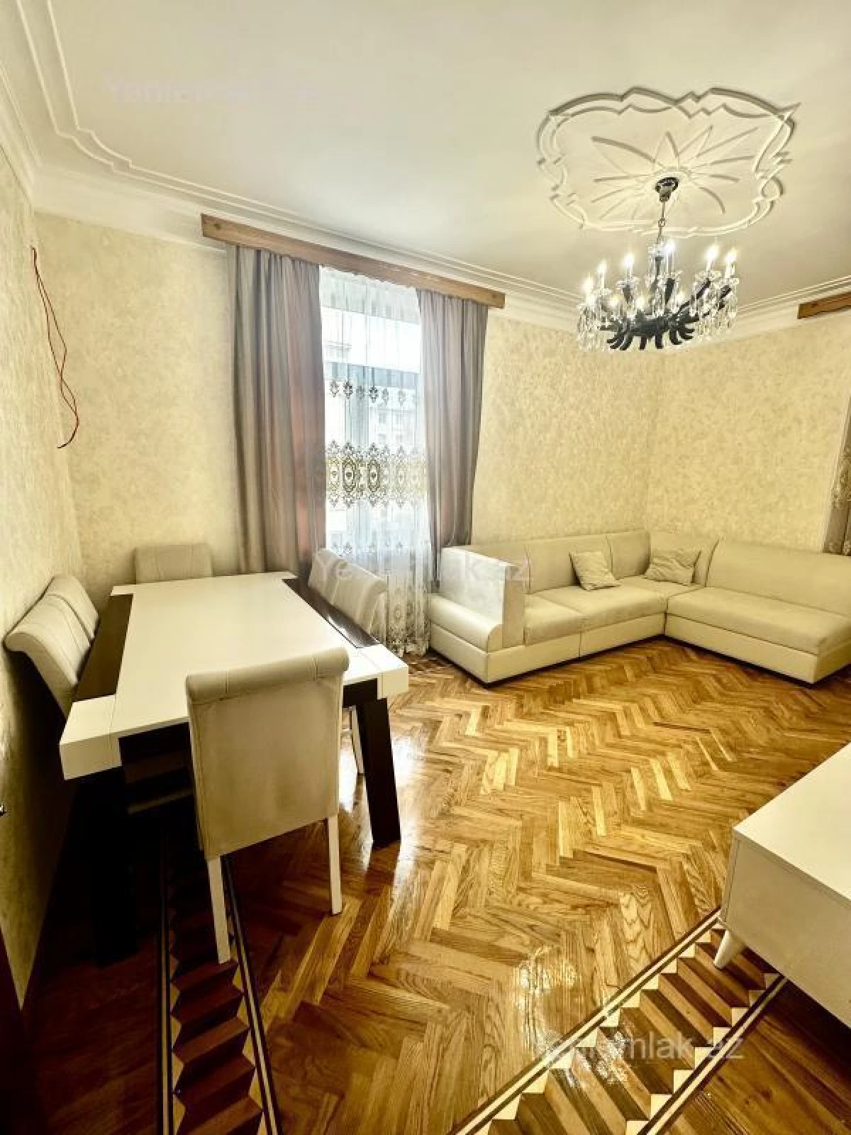 Satılır 2 otaqlı köhnə tikili 52 m²