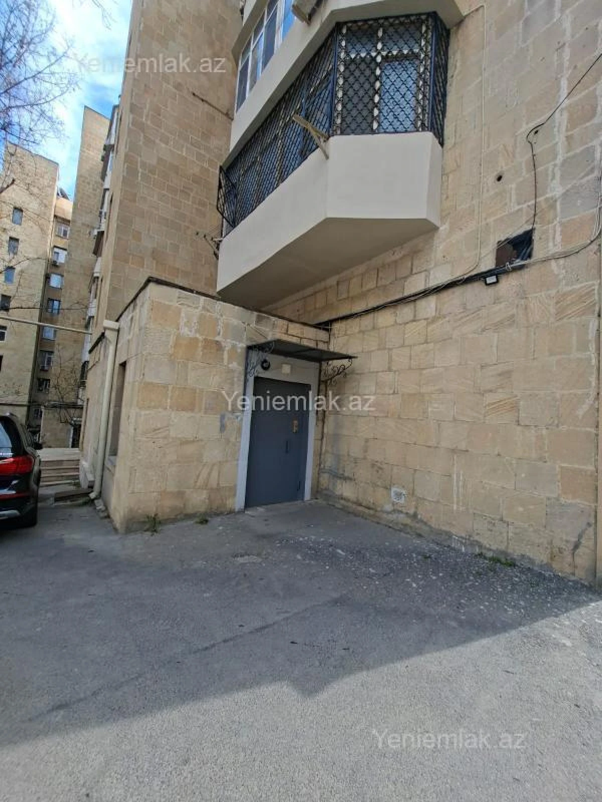 Satılır 4 otaqlı köhnə tikili 120 m²