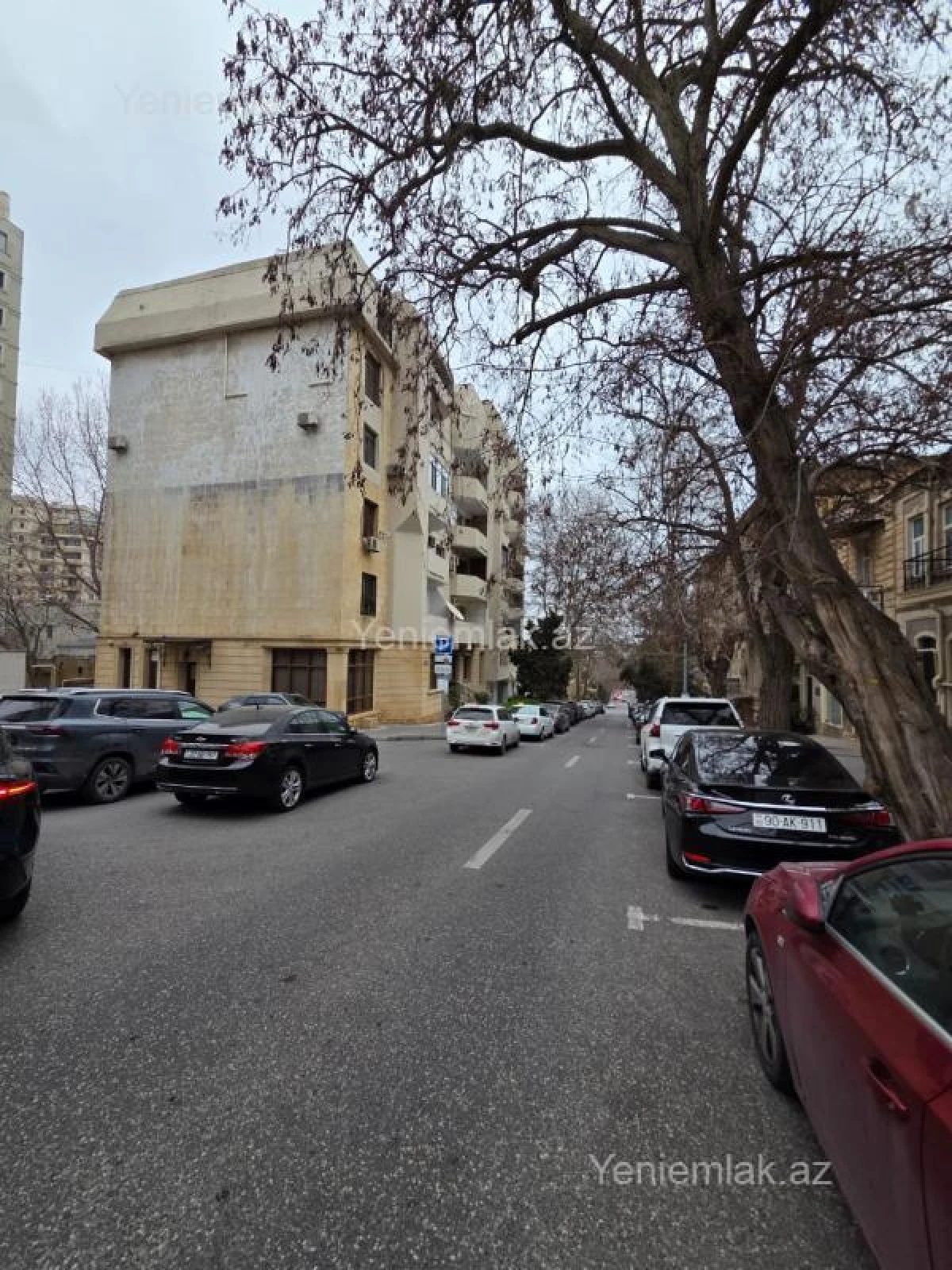 Satılır 4 otaqlı köhnə tikili 120 m²