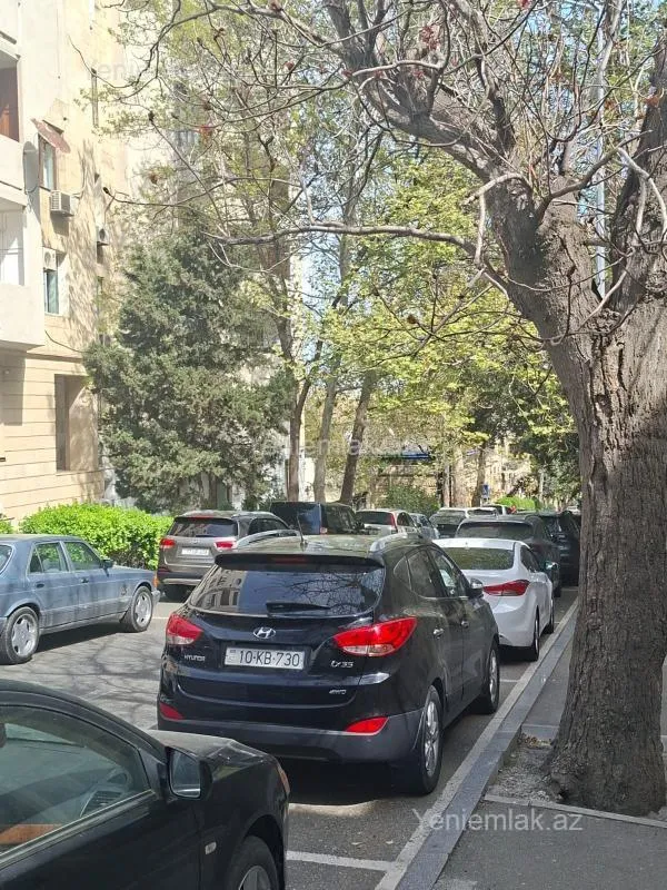 Satılır 4 otaqlı köhnə tikili 120 m²