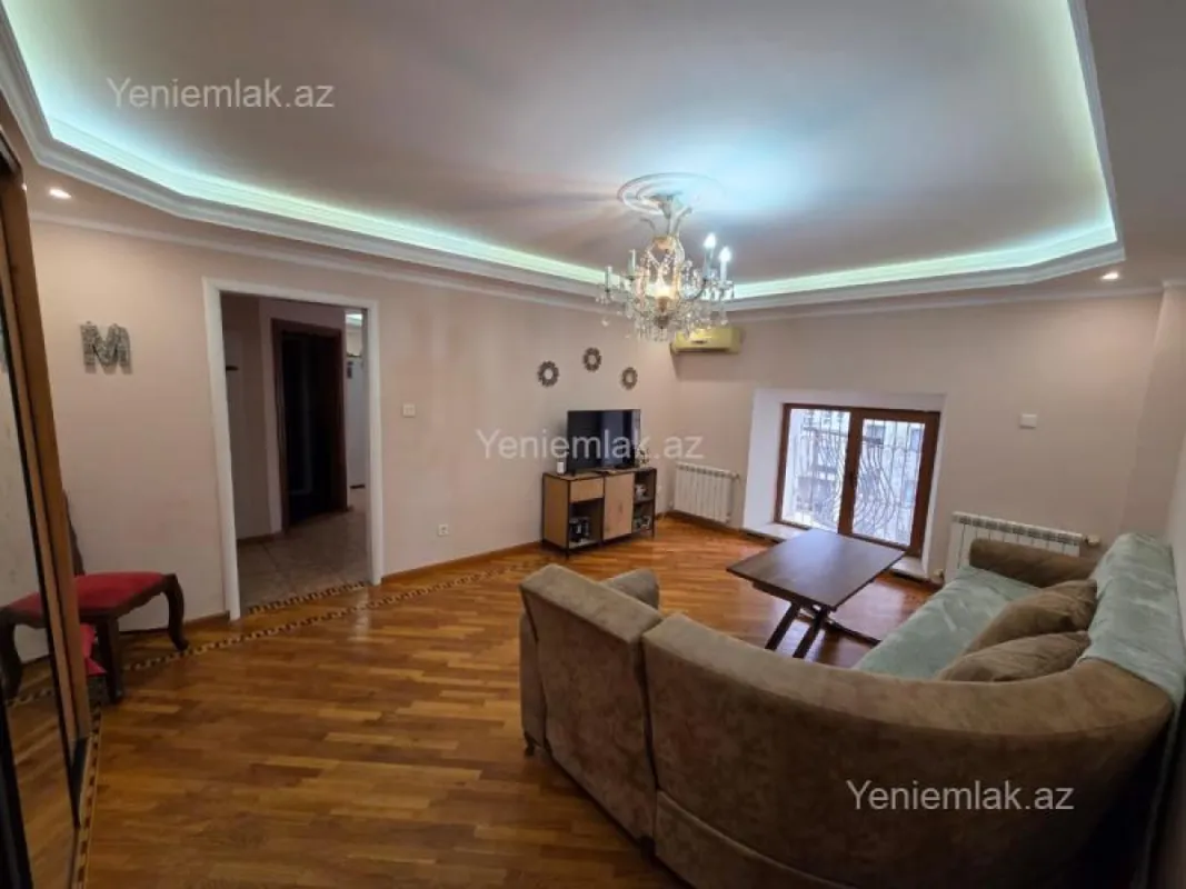 Satılır 4 otaqlı köhnə tikili 120 m²