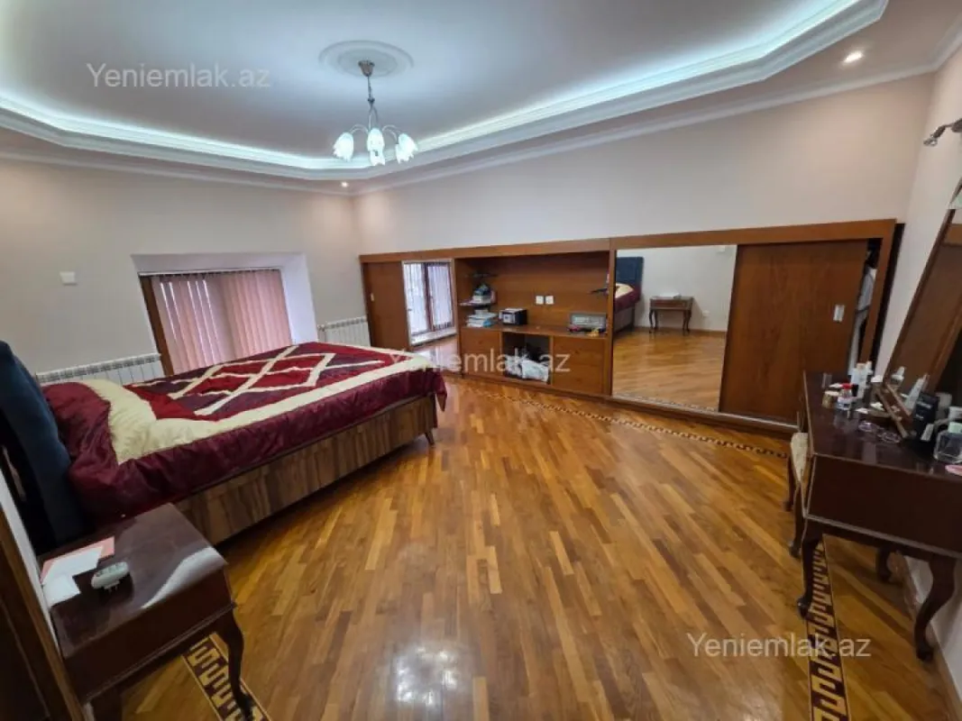 Satılır 4 otaqlı köhnə tikili 120 m²