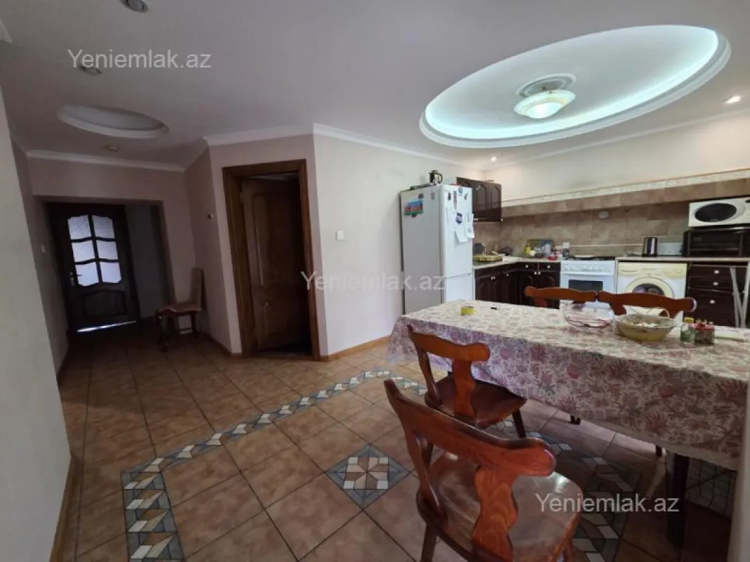 Satılır 4 otaqlı köhnə tikili 120 m²