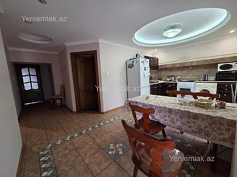 Satılır 4 otaqlı köhnə tikili 120 m²