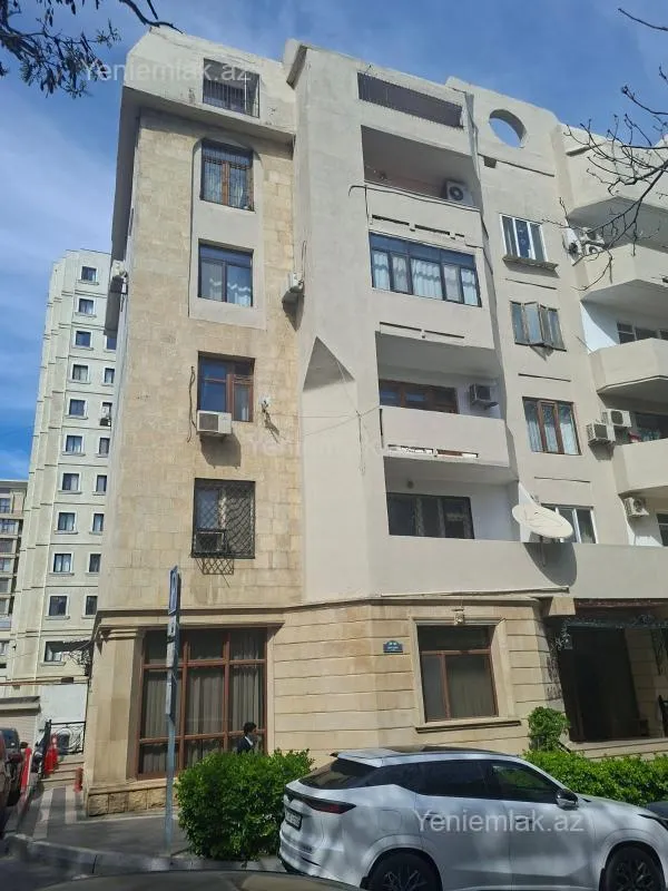 Satılır 4 otaqlı köhnə tikili 120 m²