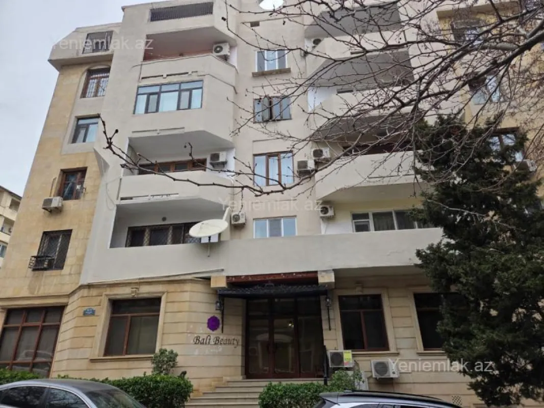 Satılır 4 otaqlı köhnə tikili 120 m²