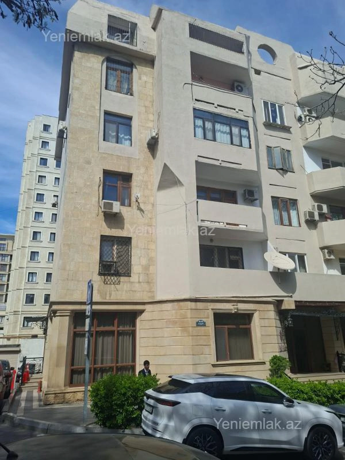 Satılır 4 otaqlı köhnə tikili 120 m²
