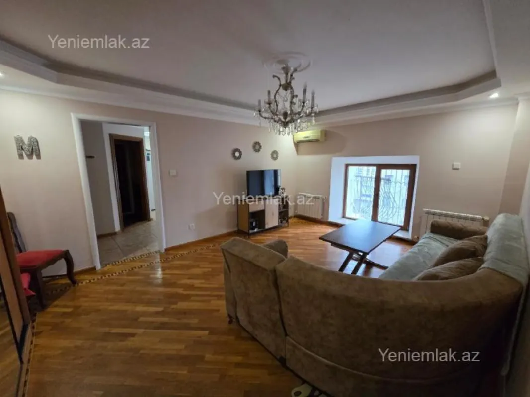 Satılır 4 otaqlı köhnə tikili 120 m²