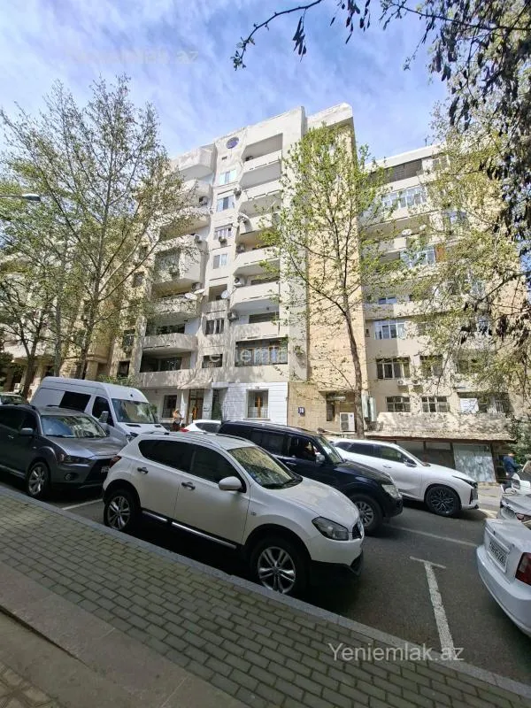 Satılır 4 otaqlı köhnə tikili 120 m²