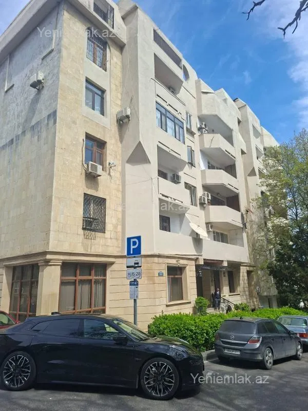 Satılır 4 otaqlı köhnə tikili 120 m²