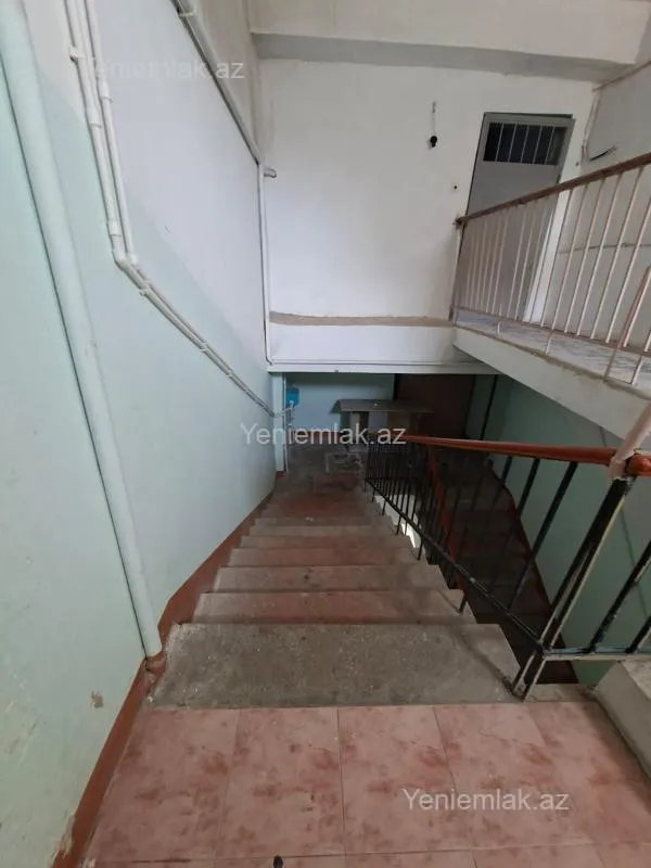 Satılır 4 otaqlı köhnə tikili 120 m²