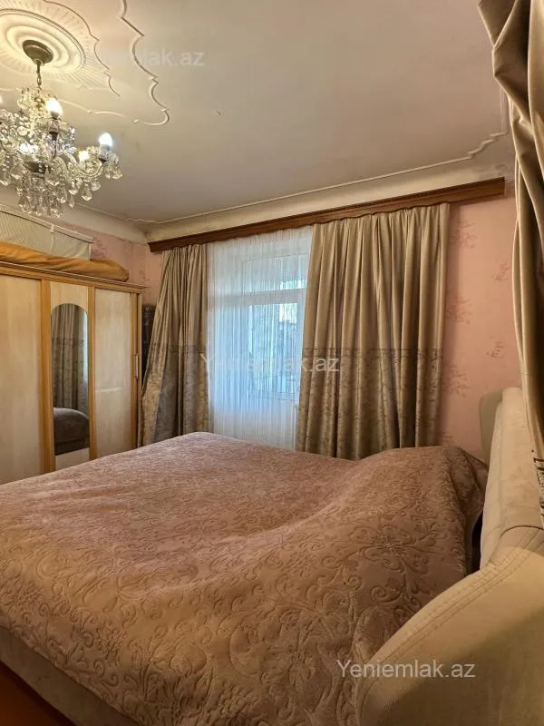 Satılır 2 otaqlı köhnə tikili 68 m²