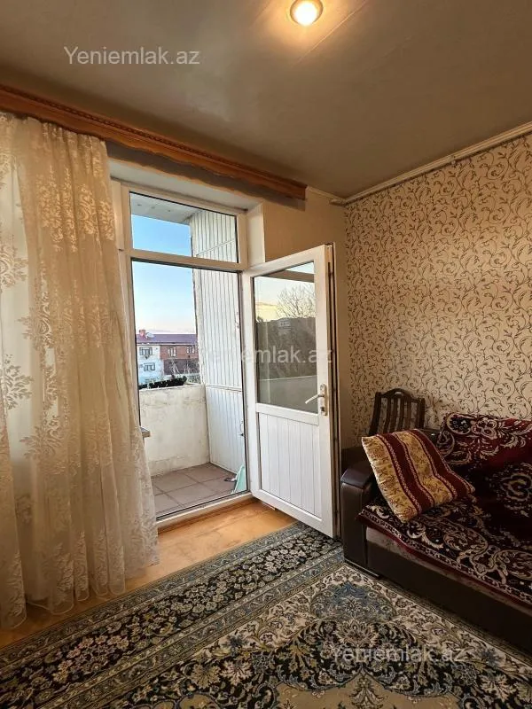 Satılır 2 otaqlı köhnə tikili 68 m²