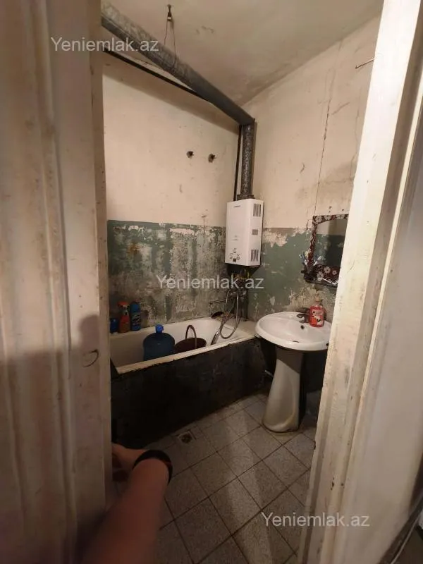 Satılır 2 otaqlı köhnə tikili 60 m²