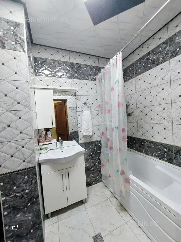 Satılır 3 otaqlı köhnə tikili 70 m²