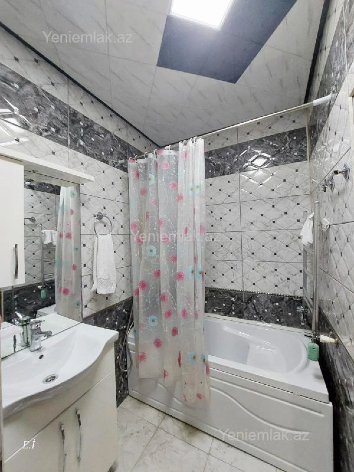 Satılır 3 otaqlı köhnə tikili 70 m²