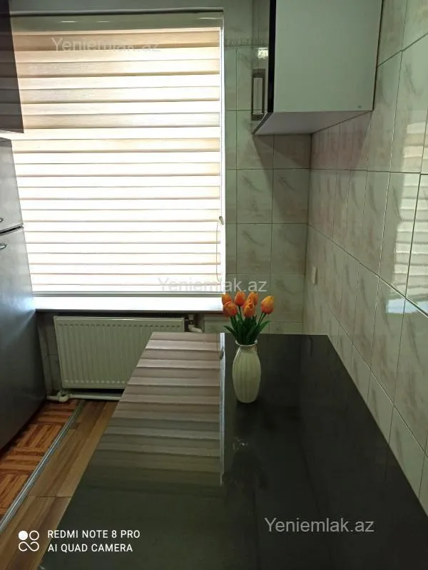 Satılır 2 otaqlı köhnə tikili 65 m²