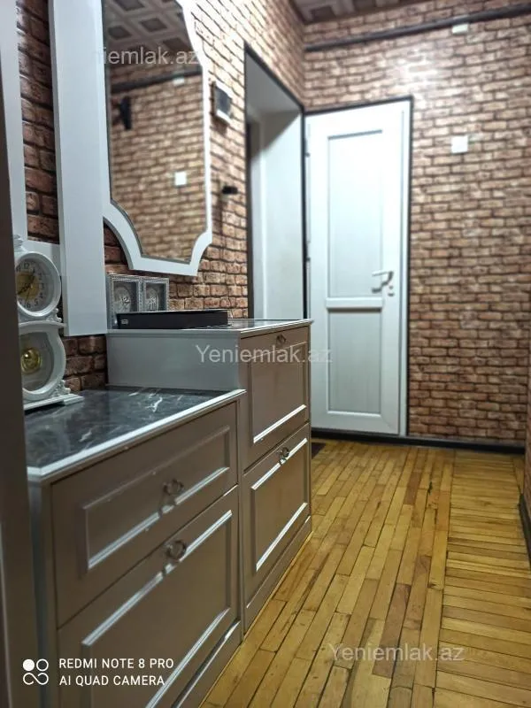 Satılır 2 otaqlı köhnə tikili 65 m²