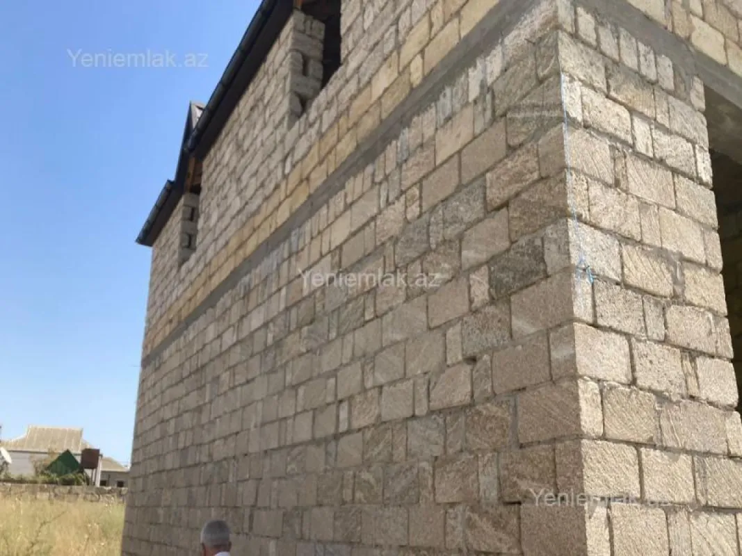 Satılır 4 otaqlı həyət evi 200 m²