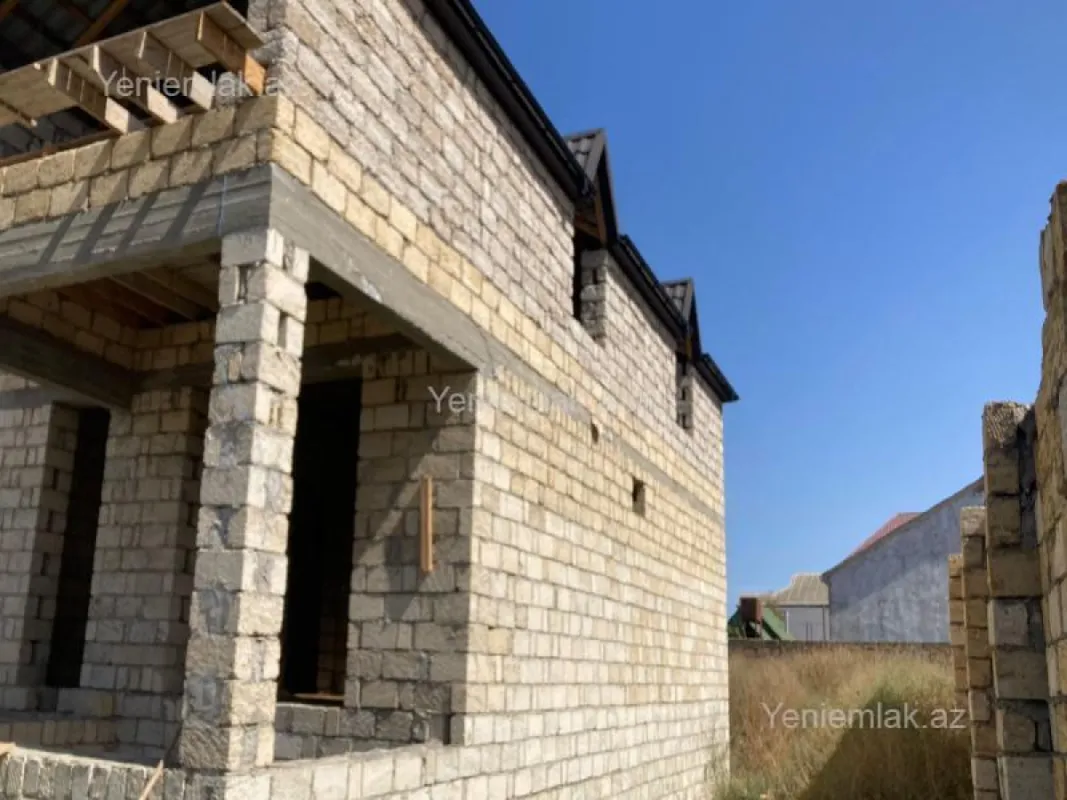 Satılır 4 otaqlı həyət evi 200 m²