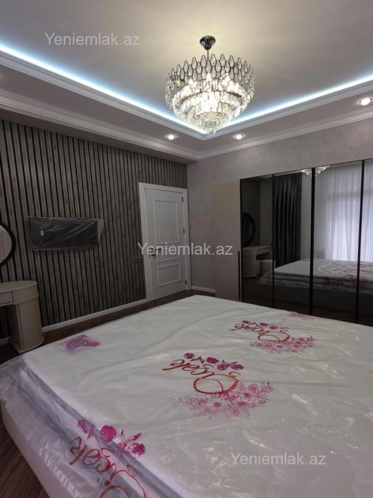 Satılır 3 otaqlı yeni tikili 98 m²