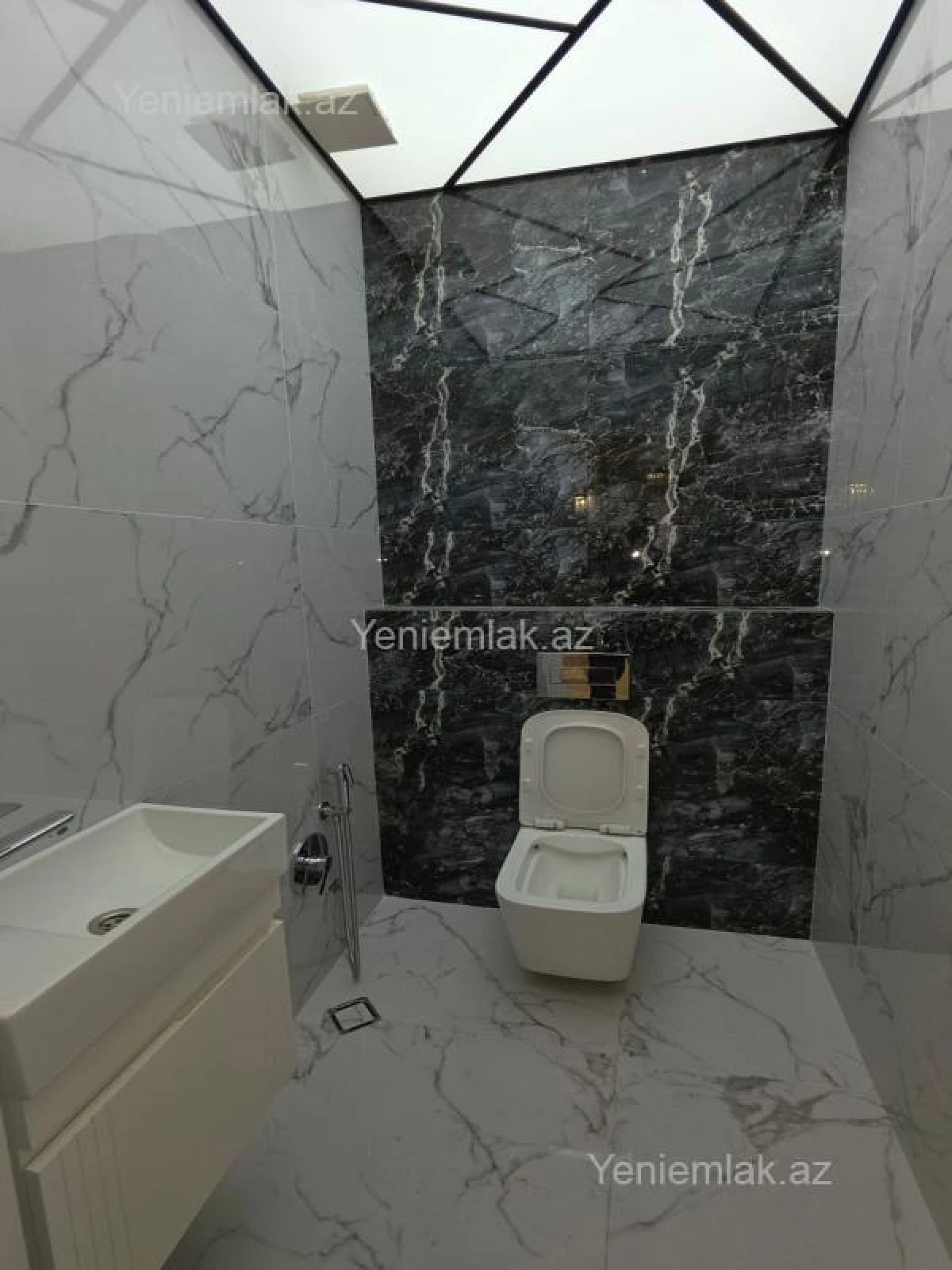 Satılır 3 otaqlı yeni tikili 98 m²