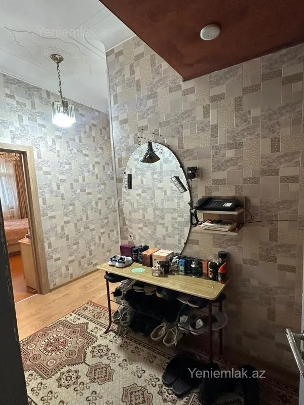 Satılır 2 otaqlı köhnə tikili 60 m²