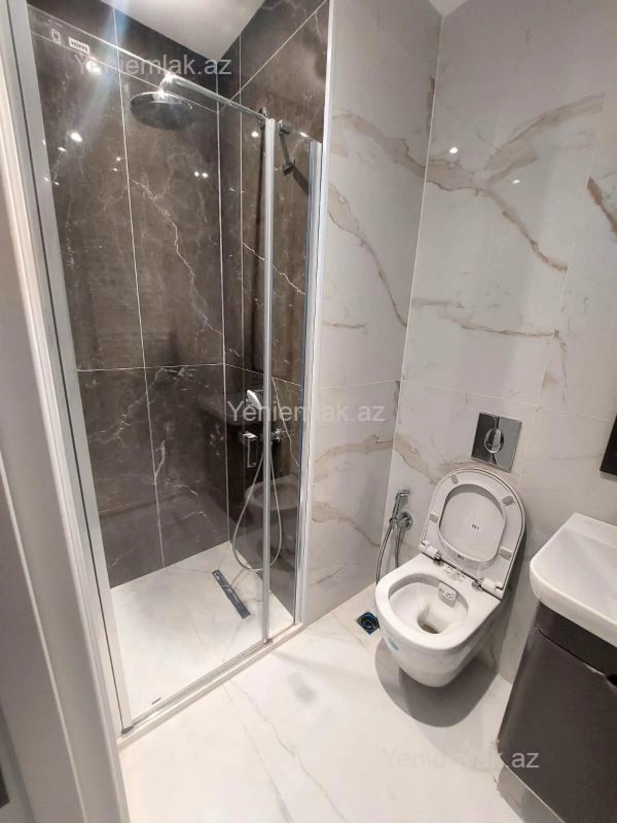 Satılır 3 otaqlı yeni tikili 85 m²