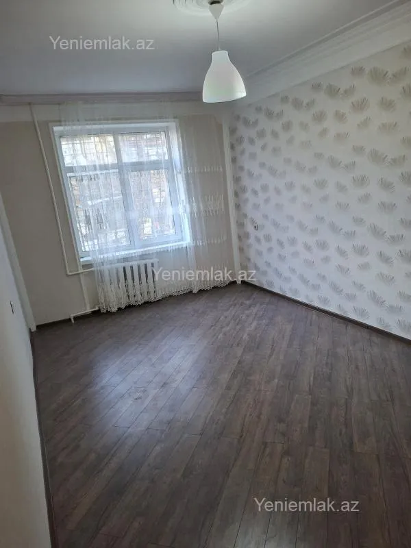 Satılır 2 otaqlı köhnə tikili 65 m²