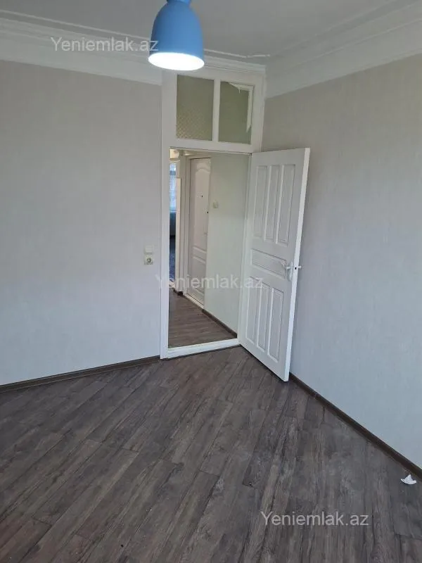 Satılır 2 otaqlı köhnə tikili 65 m²